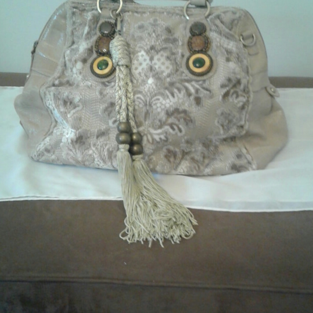 Handbag - Picture 2 of 3